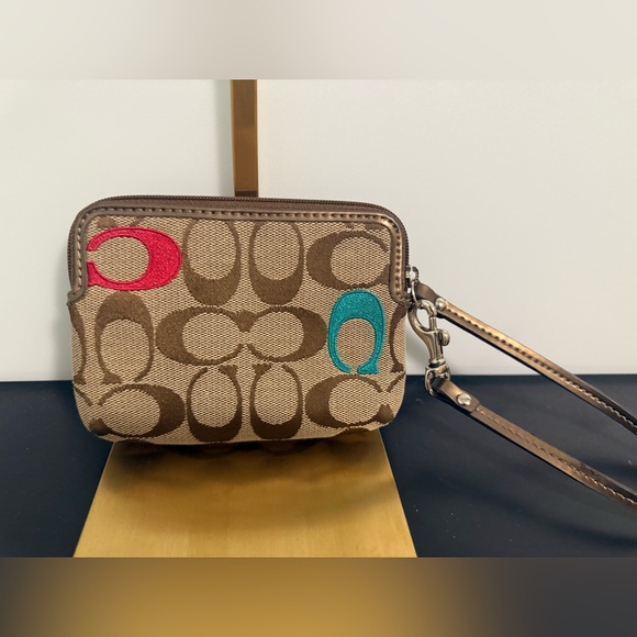 Coach RARE Y2K Poppy Brown and Multicolor embroidered double zip wristlet!